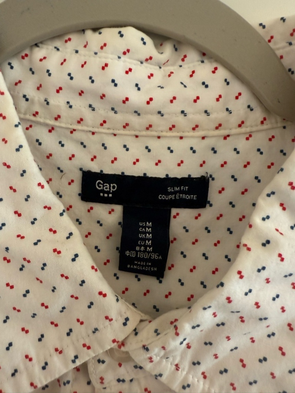 GAP Men's Short-Sleeve Button-Down Shirt in White with Navy Micro Print - Picture 3 of 3